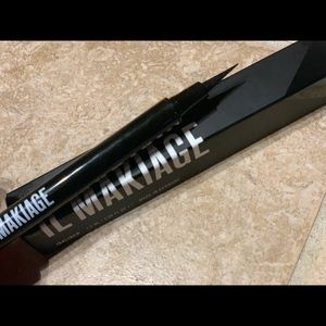IL MIKIAGE liquid black eye liner